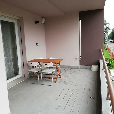 Aleanto Apartment *