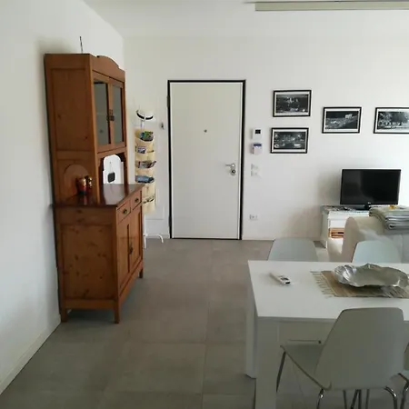 Aleanto Apartment *